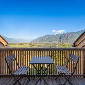 stodel apartments - ideal base for exploring with modern comfort & mountain views, Hotel in Frangart