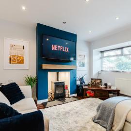 Relaxed 2BR Home - Garden, Parking & M61 Access