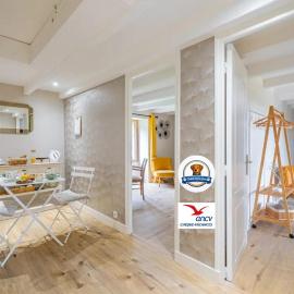 Chambres dHôtes de Caractère 1 à 4 pers Domaine โรงแรมในเรอดง