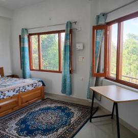 Pahadi aangan, Hotel in Almora
