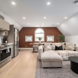 Elegant Parkdale 2BR 2 King Beds Sleeps 6