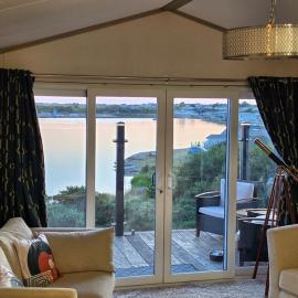 Lakeside Lodge - Oystercatcher