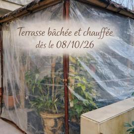 Petit studio, belle terrasse, piscine et parking privé