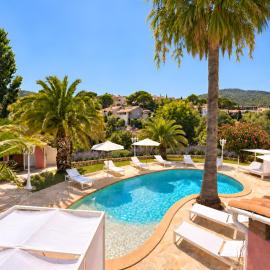 Fantastic pool villa 900m to the beach; with extravagant big garden, Hotel in Sainte-Maxime