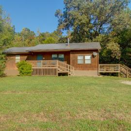 Walk to White River: Home w/ Deck in Flippin!: Flippin şehrinde bir otel