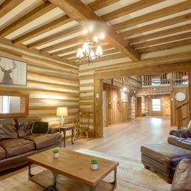 Across From Marina! Over 4k Sq Ft Lodge!, hotel Bainbridge-ben