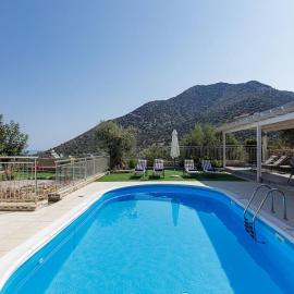 Family Villa Basilicata Gloria with Private Heated Pool, BBQ & Kid's Play Area, hotel a Vlikhádha