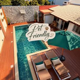 Casa com piscina em frente à Praia do Santinho