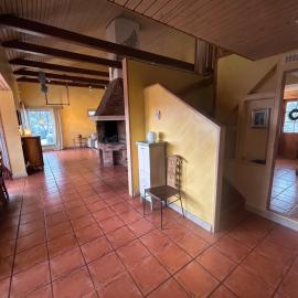 Architectural Villa with 3 Fireplaces Countryside, hotel em Knivsta
