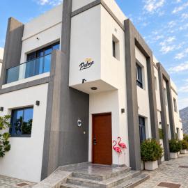 Al Dana Palma Villa - Luxury 4-bedroom villa with Heated Pool & Mountain Sea View