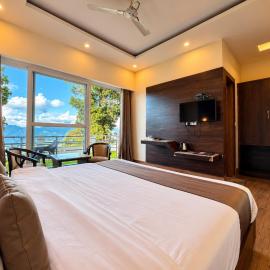 The Hill Heaven A Luxury Property With Balcony & Mountain View Rooms, hotel din Mussoorie