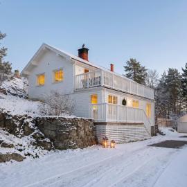 Renovated Swedish Villa Near Lake – hotel w mieście Älgöö