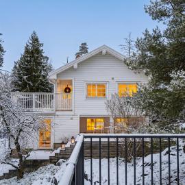 Renovated Swedish Villa Near Lake, hotel ad Älgöö