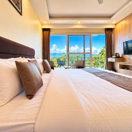 The Pine Crest - Luxury Mountain View Resort