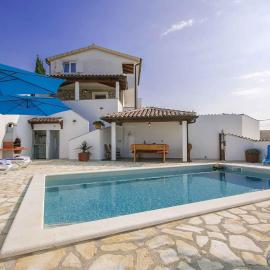 Holiday home in Porec 35381, hotel di Poreč