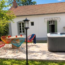 Gîte apaisant avec SPA, jardin et étang, animaux acceptés pour 6 personnes