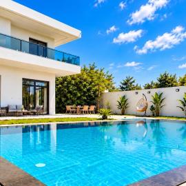 Villa de luxe Aéroport Piscine chauffée Jacuzzi & Petit déjeuner、フェズのホテル