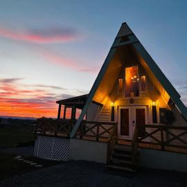 Newly built tiny A-frame cabin near Luray Caverns & Shenadoah National Park, готель у місті Stanley
