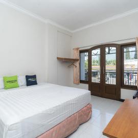 Urbanview Hotel Grand Palem near Alun Alun Batu