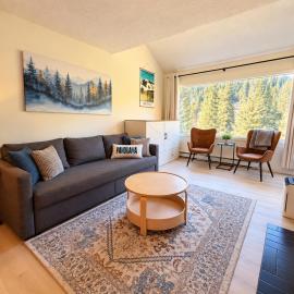 Steps to Lifts! 1BR Fully Renovated