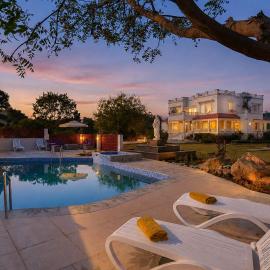 StayVista at The Courtyard Estate with Regal Interiors & Lawn