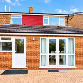 Farnborough Stay - 4 Bedroom