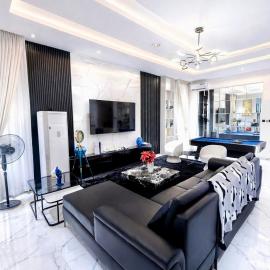 Creststone Brand New Luxury 4 Bedroom Duplex, hotel in Ikota