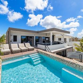 Villa Dushi Kas, Harmonie met privézwembad en zeezicht, hotel i Grote Berg