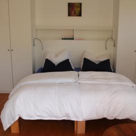 Zimmer am Ring - ruhiges Zimmer im Grünen, Frühstück auf eigener Terrasse mit Morgensonne und fußläufig zum Badeplatz Schwarzindien am Mondsee