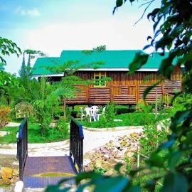 The Streamside Park, hotel en Buwate