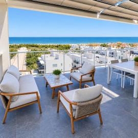 Ático con vistas al Mar Piscina y Parking Privado, hotel em Oliva