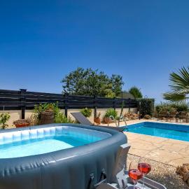 Seaview Villa in Peyia | Private pool & jacuzzi by VICHY Holidays โรงแรมในPaphos