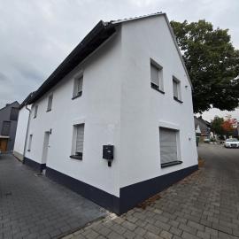 Modernes kernsaniertes Familienhaus mit 4 Schlafzimmern, Küche, 2 Badezimmer, hotell i Hürth