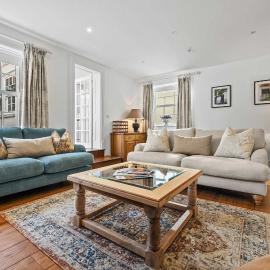 Queen Street Cottage 3 Bedrooms with Garden near Emsworth Harbour, Sleeps 6, Pet friendly, Best for Groups - by Blue Puffin Stays