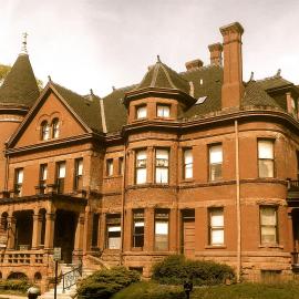 The Redstone Inn and Suites, hotel en Dubuque