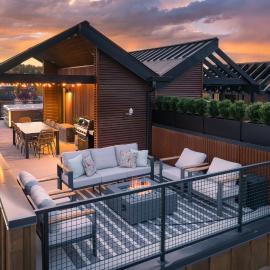 Downtown WP Loft 57 I Rooftop Hot Tub & Lounge I Great Views I Activity Program、ウィンターパークのホテル
