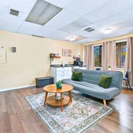 Stylish Pet Friendly Apartment Near Little Italy, hotel em Ottawa