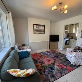 EMA Donington Park Kegworth pilots 3 bedrooms house 4 beds Sleep 6- private drive way