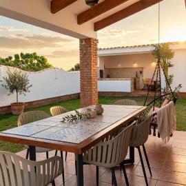 Casa ZAHOMAR con piscina exterior