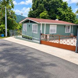 2-Bedroom, 3-Beds - Ambrosia House, Hotel in Villalba