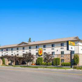 Super 8 by Wyndham Kalispell Glacier National Park, хотел в Калиспел
