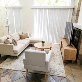 Spacious 2-Level Townhouse with Private Patio, Workstation & Full Kitchen