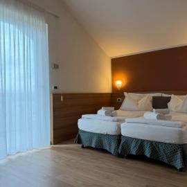 Hotel Alle Piramidi, hotel Segonzanóban
