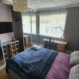 Quiet Double Room Near Town Centre with Free Parking