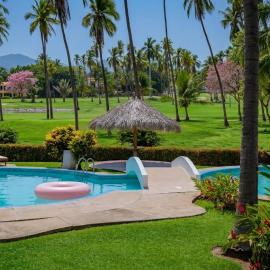 Terraza, palapas y alberca Frente al golf, viešbutis mieste Ikstapa