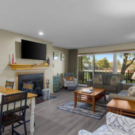 No Worries at Summit Village!, hotel din Bellaire