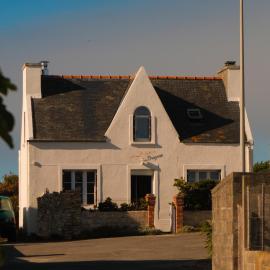Ferienhaus Les Bruyères - Pointe du Raz, khách sạn ở Plogoff