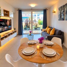 Bright 1 bedroom Retreat with terrace and parking