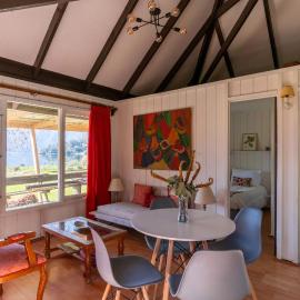 Lakefront Aculeo Red House Wifi Pet & Wood Hot Tub, хотел в Maipo