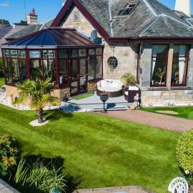 Stunning Central Villa by Golf Course & Beach